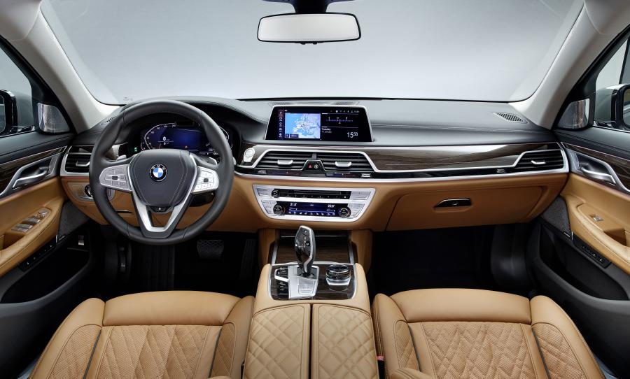Торпедо BMW 750Li xDrive (G12) 2019 года  (WW) (фото 21 из 164)
